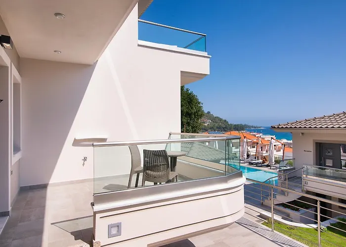 Semiramis Luxury 3* خْريسيا أموذيا