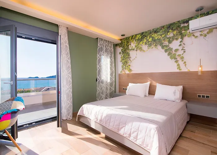Semiramis Luxury 3* خْريسيا أموذيا