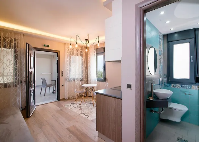 Semiramis Luxury خْريسيا أموذيا