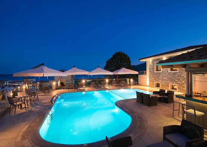 Semiramis Luxury 3* خْريسيا أموذيا