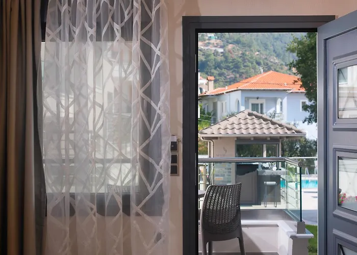 Semiramis Luxury 3* خْريسيا أموذيا