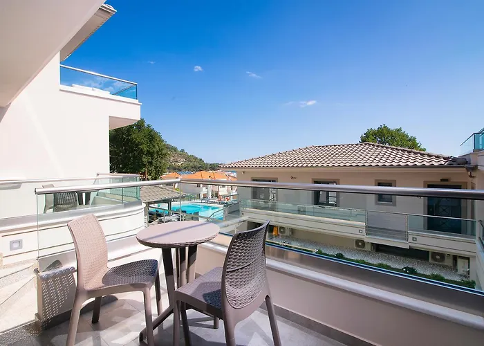 Semiramis Luxury 3* خْريسيا أموذيا
