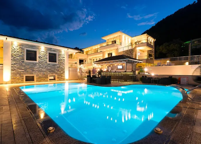 Semiramis Luxury 3* خْريسيا أموذيا