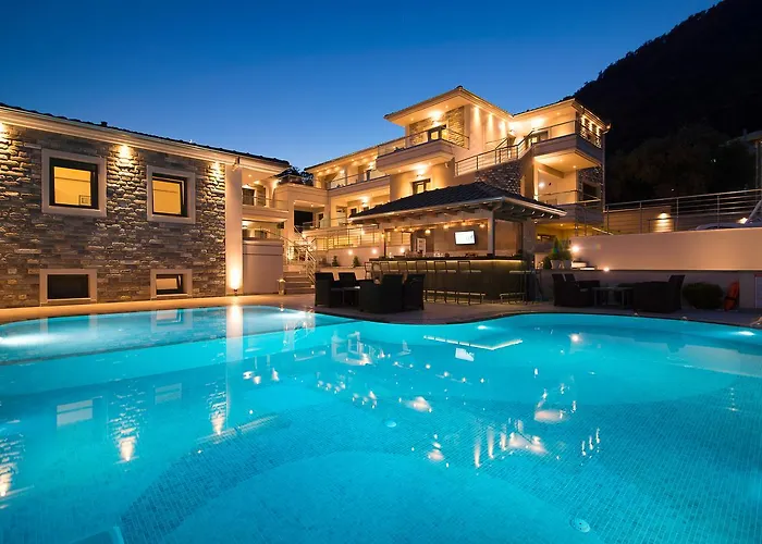 Semiramis Luxury 3* خْريسيا أموذيا