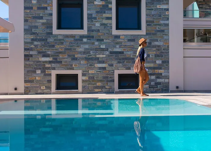 Semiramis Luxury 3* خْريسيا أموذيا