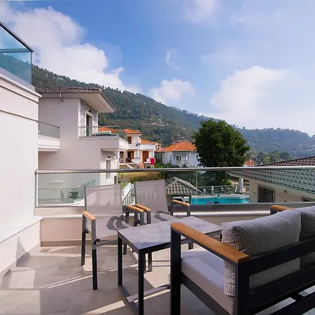 Semiramis Luxury 크리시 아모우디아