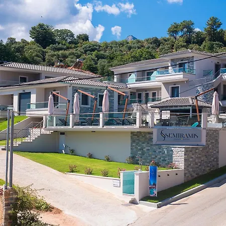 Semiramis Luxury 아파트호텔